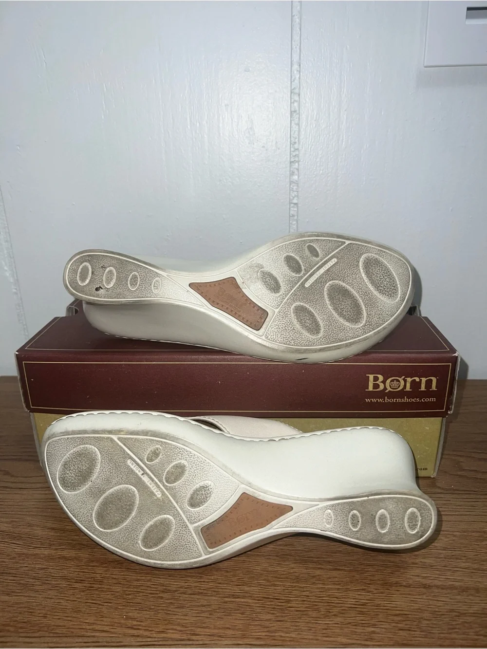 Born Tease White Cream Leather Floral Wedge Sandals Women’s Size 8